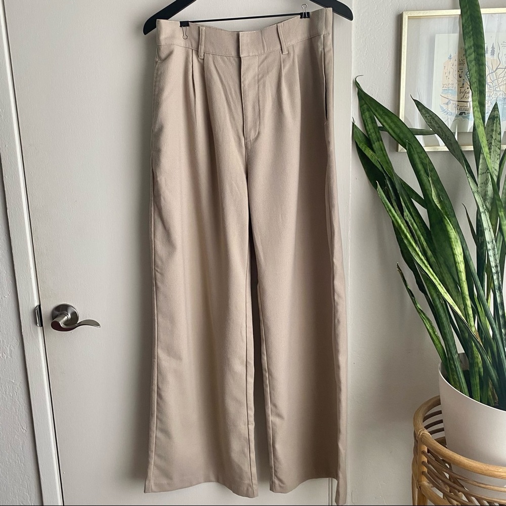 Abercrombie & Fitch Tailored Wide Leg Pants in Light Khaki